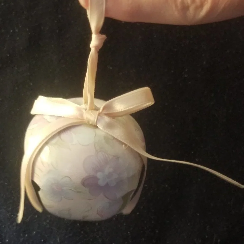 Ornament: vtg flower-decorated metal bell, $6 to add to a bundle